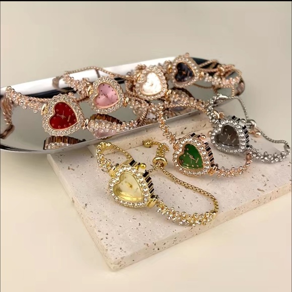 Cute  GOLD heart shaped watch - Picture 1 of 15